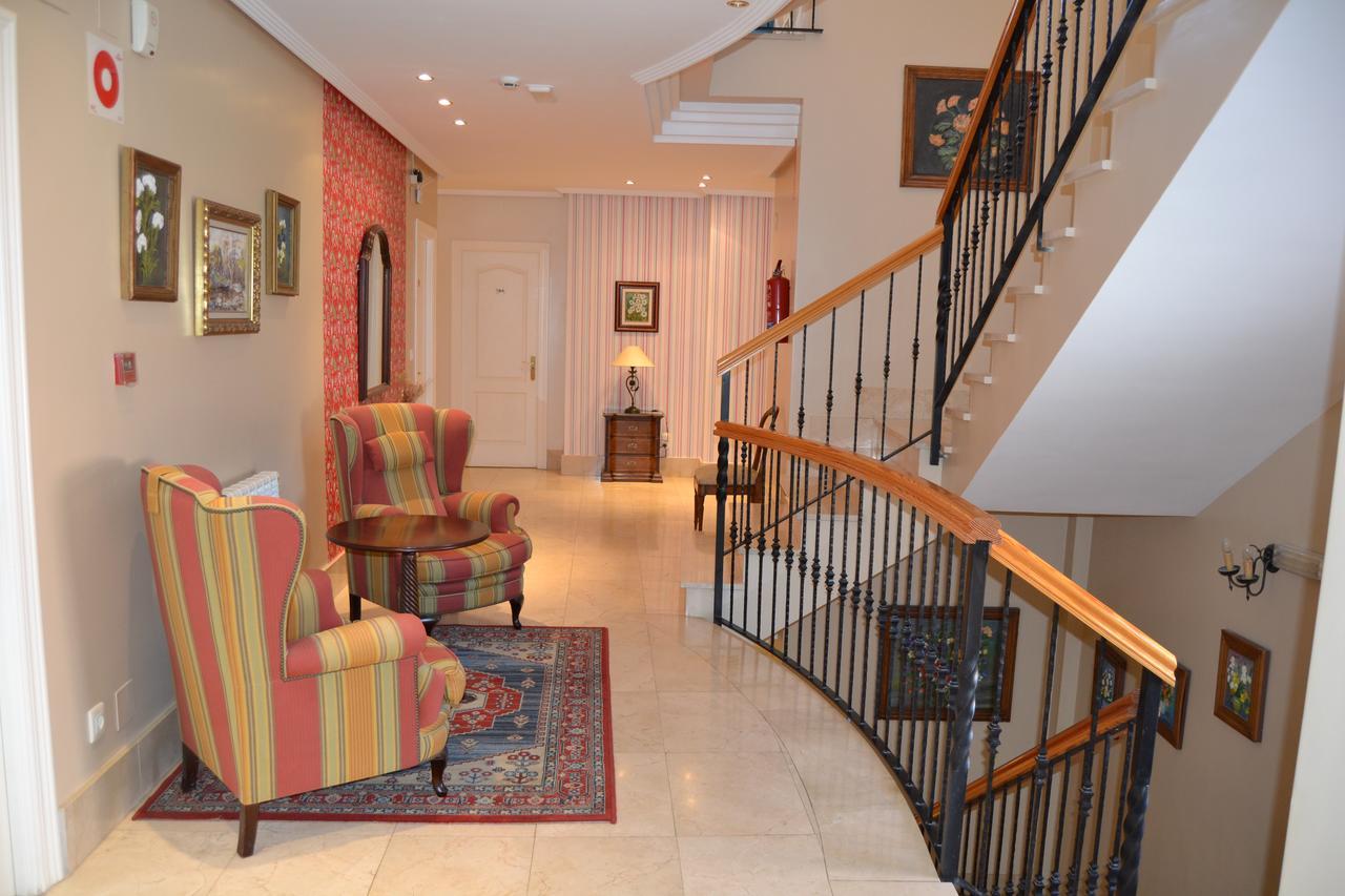 Hotel Villegas Валенсия де Дон Хуан Екстериор снимка