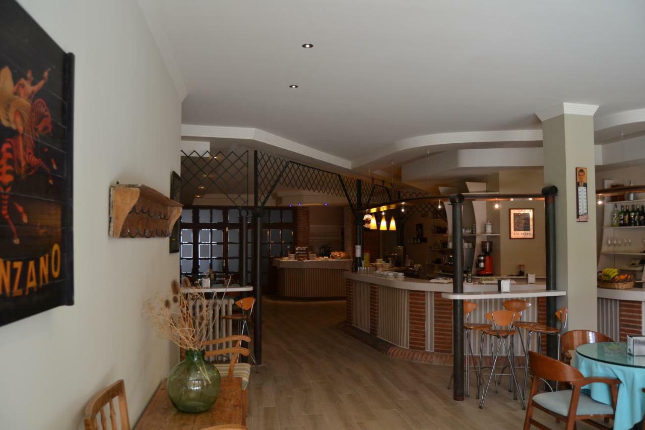Hotel Villegas Валенсия де Дон Хуан Екстериор снимка